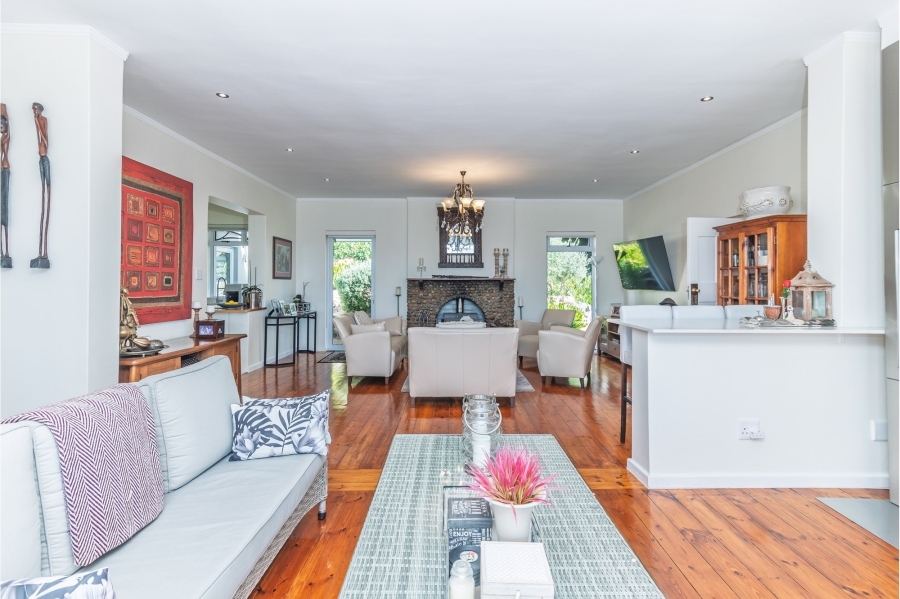 3 Bedroom Property for Sale in Cairnside Western Cape